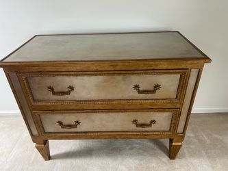 Elegant mirrored chest