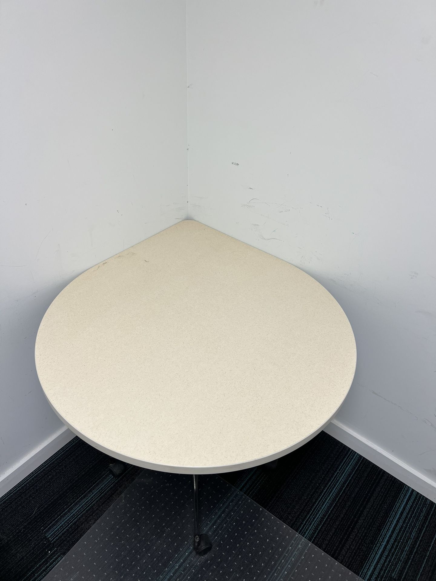 Round Table For The Corner