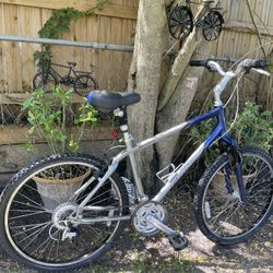 26 GIANT SEDONA 3-7 SPEED  READY TO RIDE  - TUNE UP DONE ✅