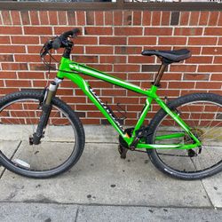 SPECIALIZED HARDROCK MOUNTAIN BIKE 26" WHEELS 17.5" FRAME
