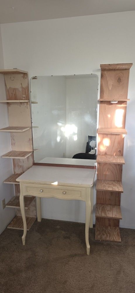 Free Vanity/glam Makeup Table
