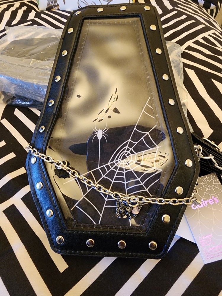 Purse Brand New Zipper Very Nice Beautiful Colors Black Leather Handbag Size Medium Classic