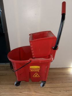 Out Of Box New Rubbermaid Mop Bucket
