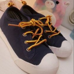 Boy/girl OshKosh B'gosh Sneakers 11c Toddler Shoes 11t