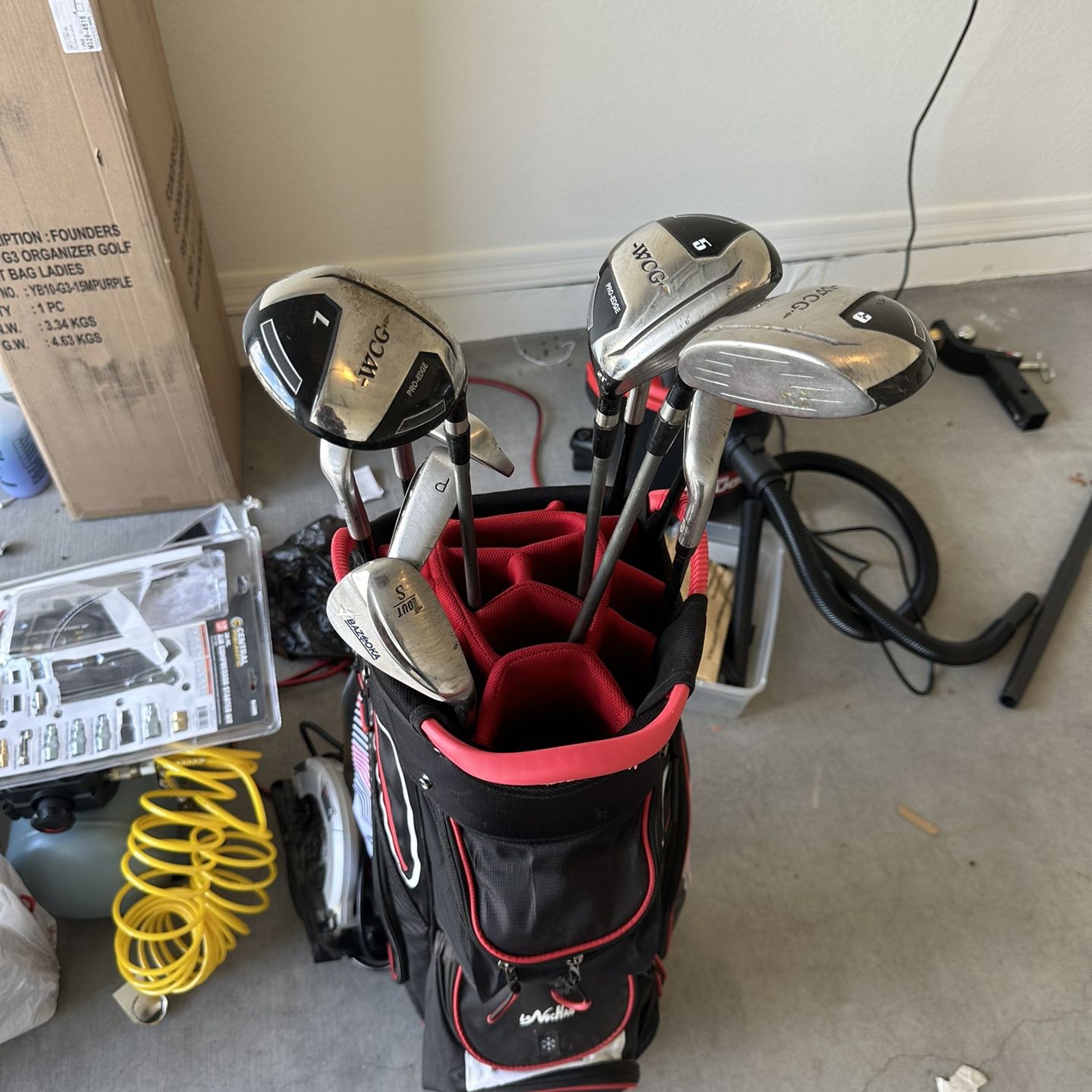 Set Of Golf Clubs With Bag ( No Driver Or Putter )