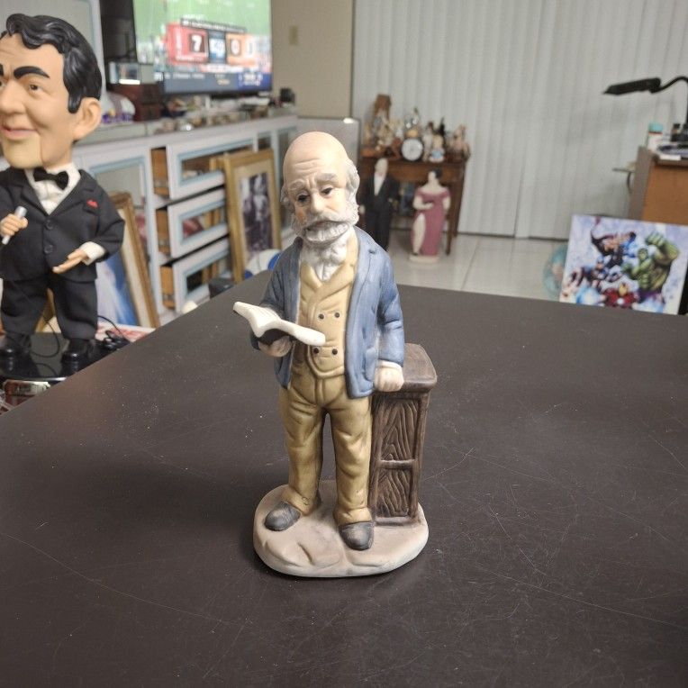 Vintage Ardco Hand-painted Porcelain Figurine Of A Preacher At The Pulpit Giving A Sermon 7.5" Tall 