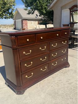 Dresser
