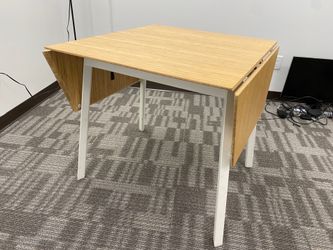 Foldable dinning table