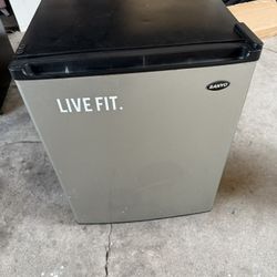 Sanyo Small Mini Fridge