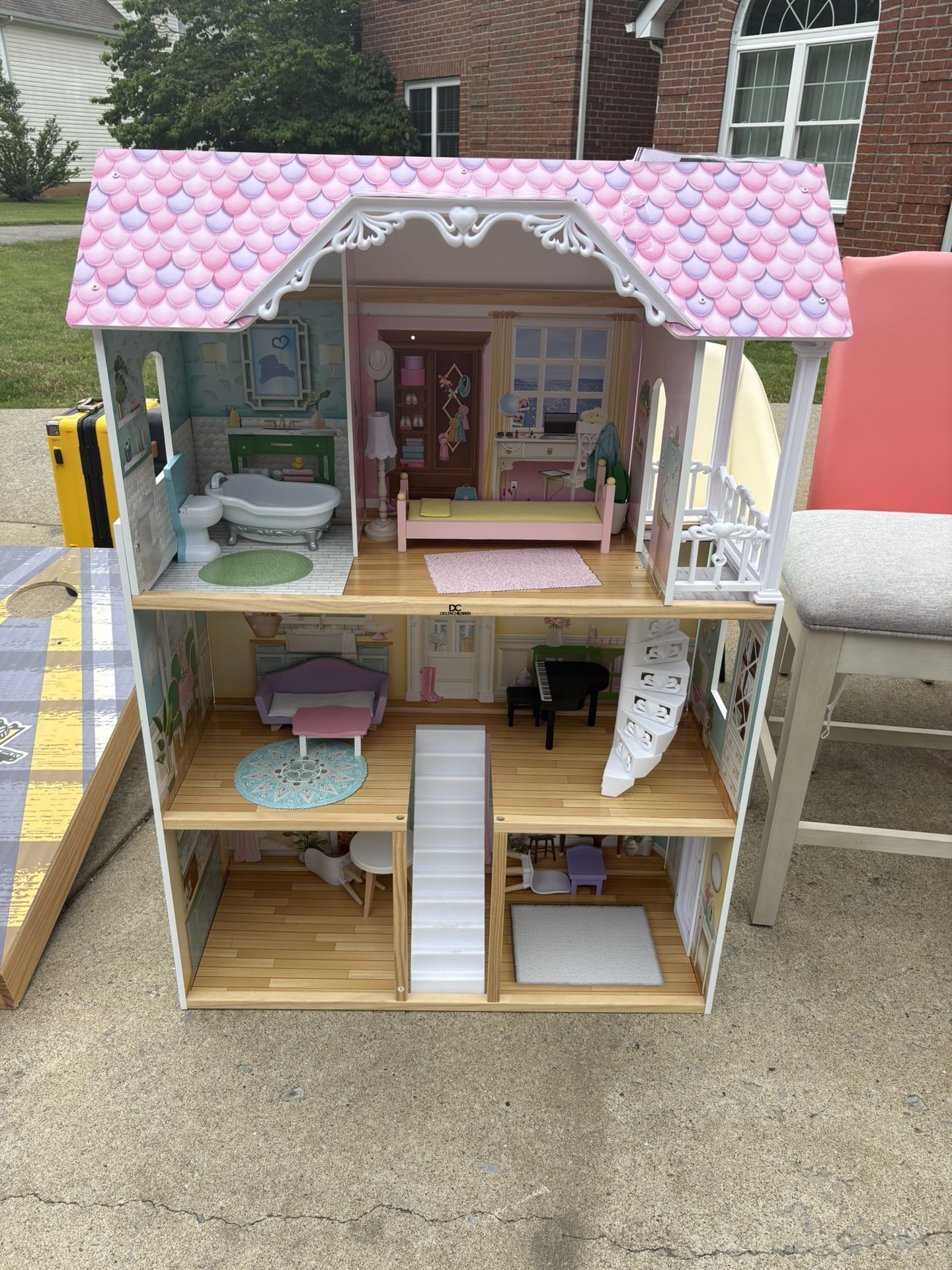 Delta Children Dollhouse
