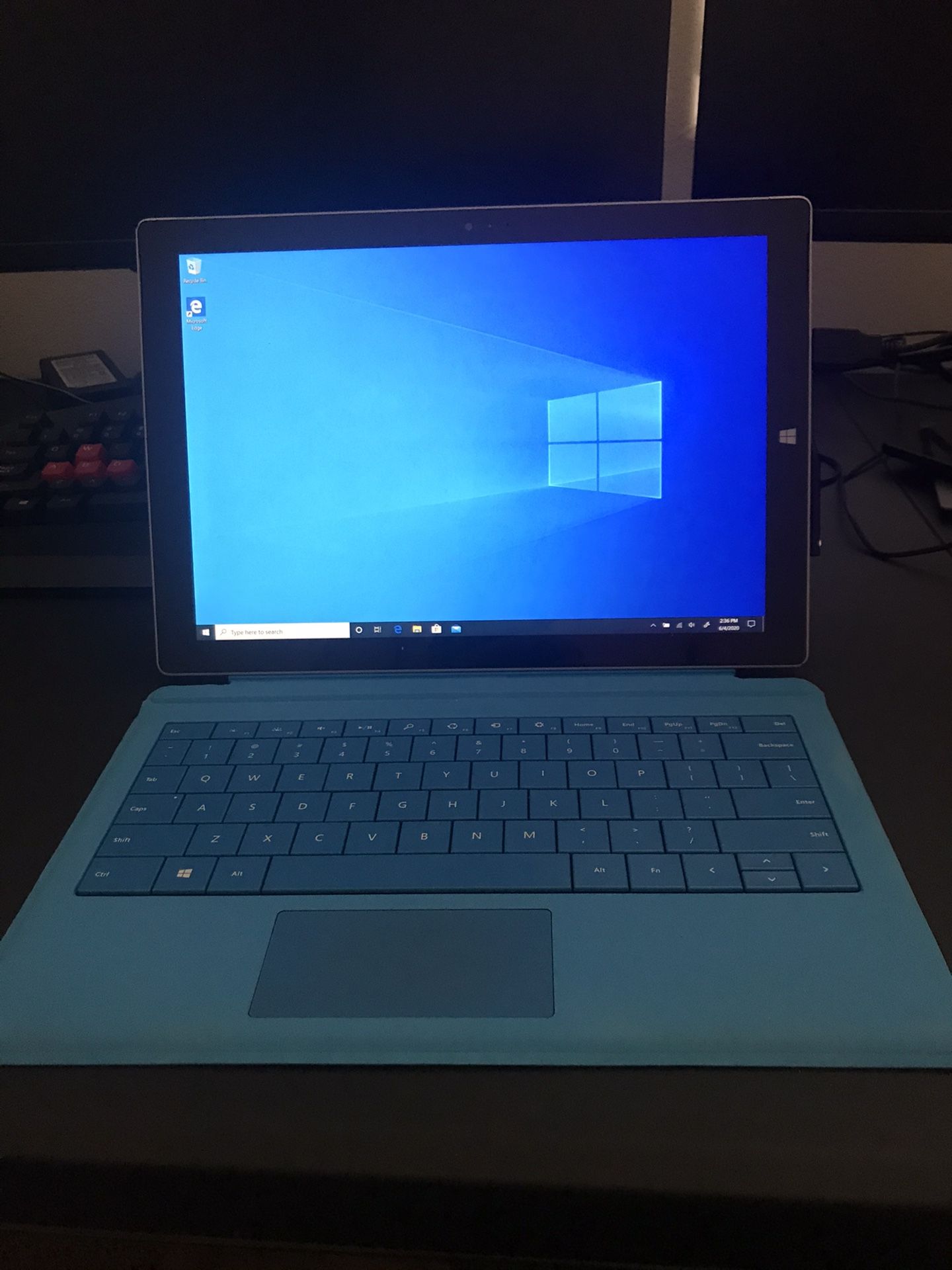 Microsoft Surface Pro 3, i5, 8gb ram, 256gb Hard drive