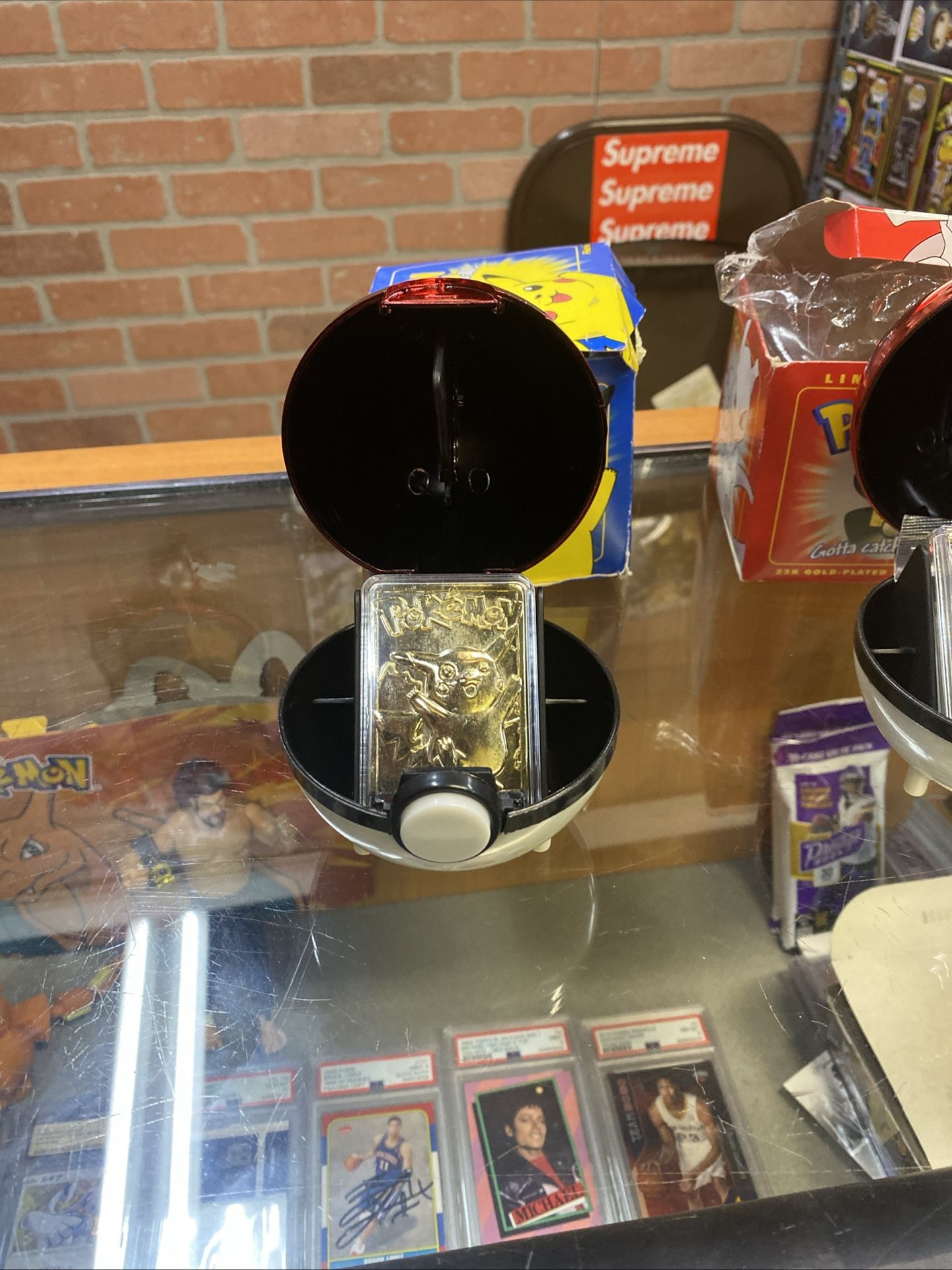 Pokémon 23k Gold Plated Trading Card “Pikachu”