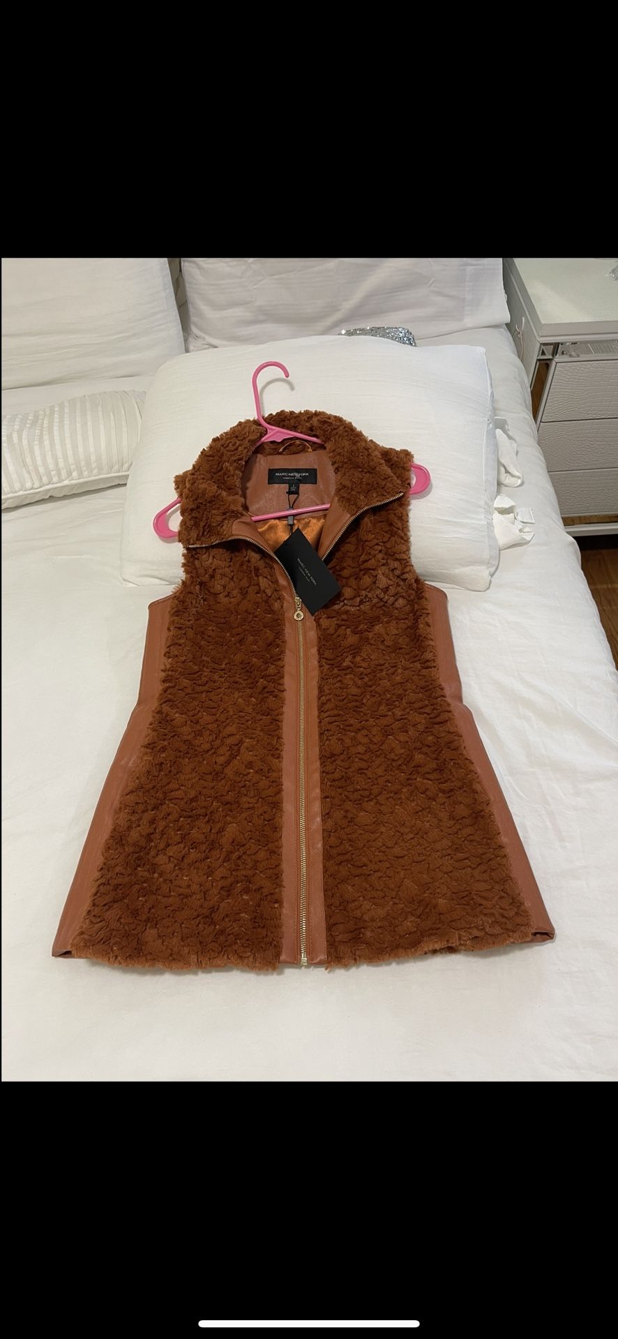 Marc New York Faux Fur & Vegan Leather Vest Soft Lined Zip Jacket Womens Size Small Runs Big Like A Size Medium .New Whit Tags Original