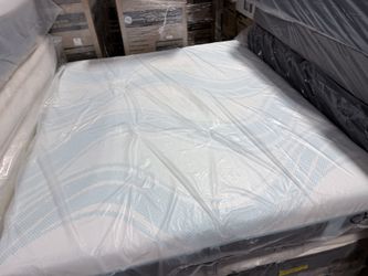 SALE 💥King Mattress Tempurpedic ProBreeze Medium Hybrid 💥 Delivery Available 🚚