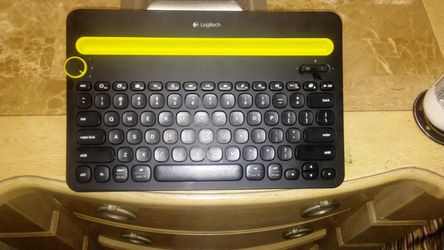 Attachable Bluetooth keyboard for tables