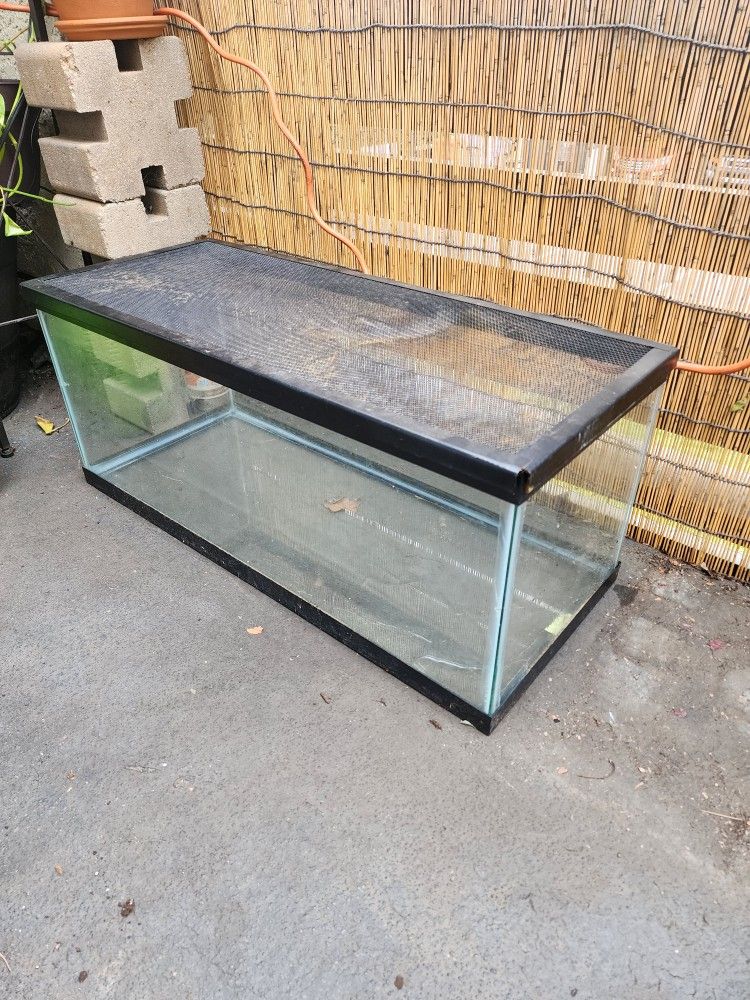 20 GALLON LONG AQUARIUM/ Terrerium W/ METAL MESH TOP