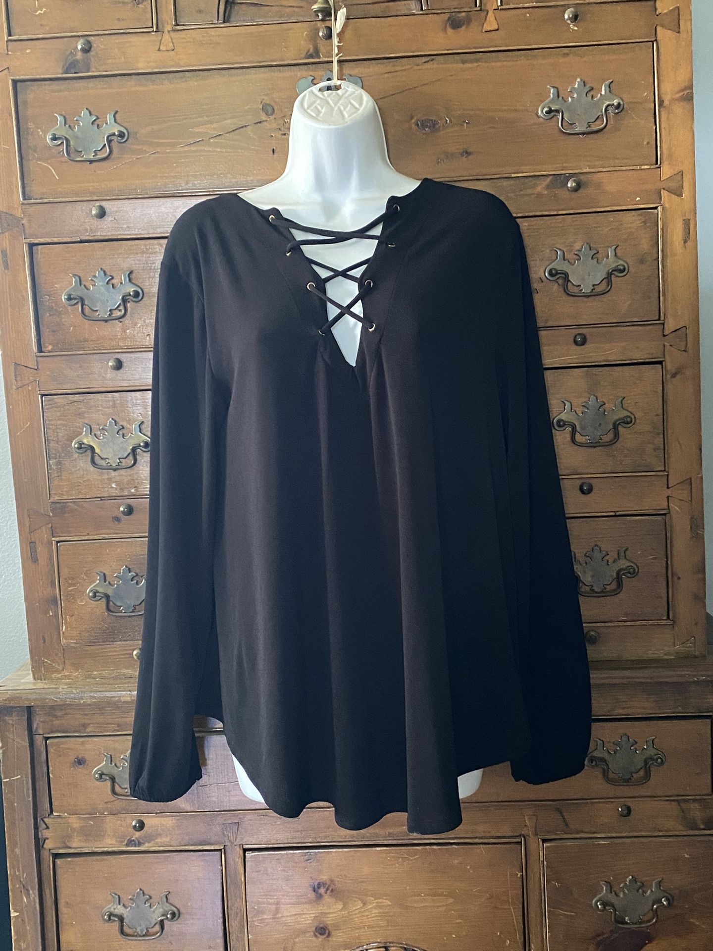 Woman’s LS Tunic Style Laced Up Neck Line Size L By Jennifer Lopez
