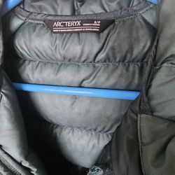 Arc'teryx Brand Puffer Jacket For Woman.