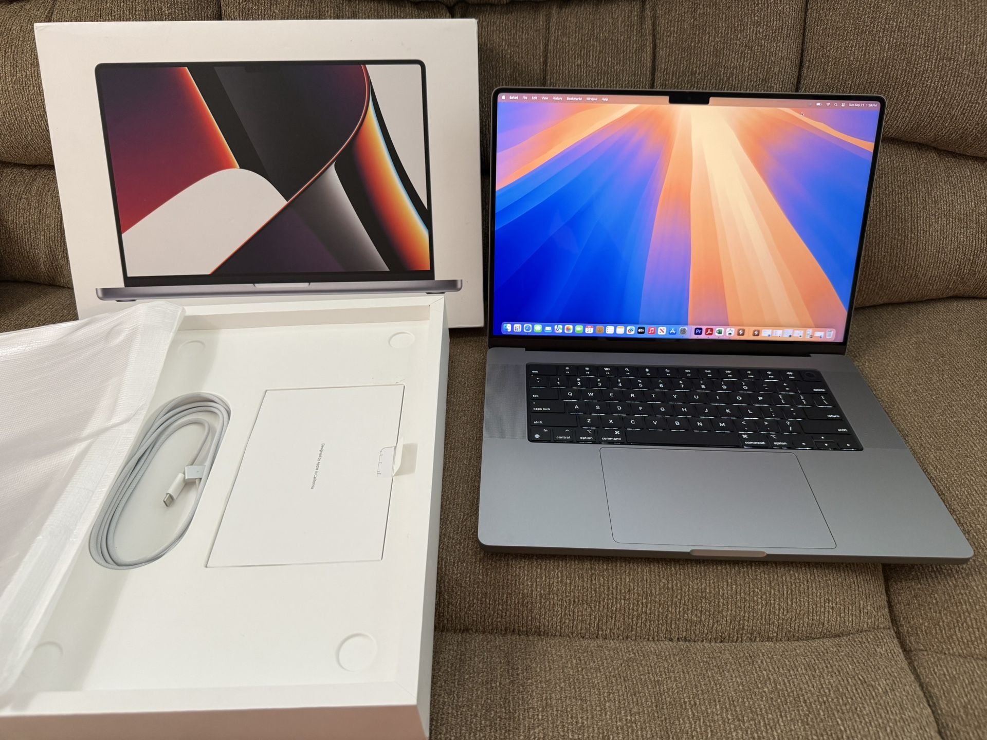 2021/2022 MacBook Pro 16” , M1 Pro ,16gb Ram, 1TB  SSD, Excellent, 29 Battery Cycles 