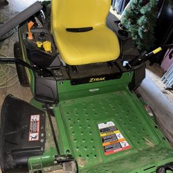 John Deere Zero Turn Z315E with 42” Deck