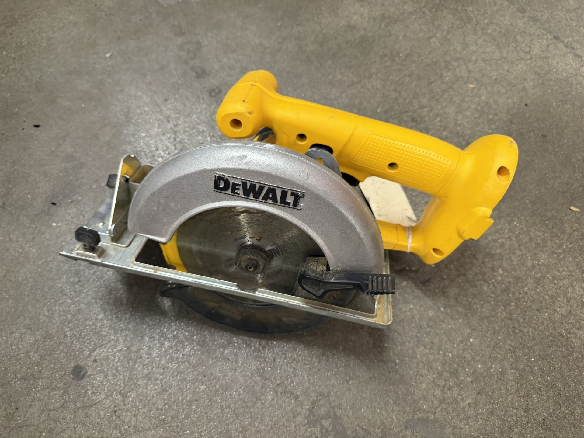 DEWALT DW939 6 1/2" Circular Saw Cordless 18V Without Battery