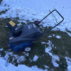 21 Yard Machines 4 cycle Snowblower 123cc OHV Summit series for Sale in Bedford Park IL OfferUp