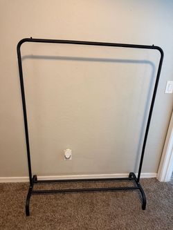 Black Metal Freestanding Clothing Rack