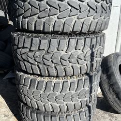 Vendo Set De 35/12.50/R20 Instaladas Y BALANCEFAS Las 4 Llantas Por 200