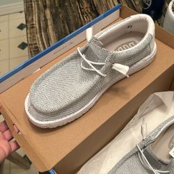 Size 9 Men Hey Dudes (never Worn/ Still In Box) 