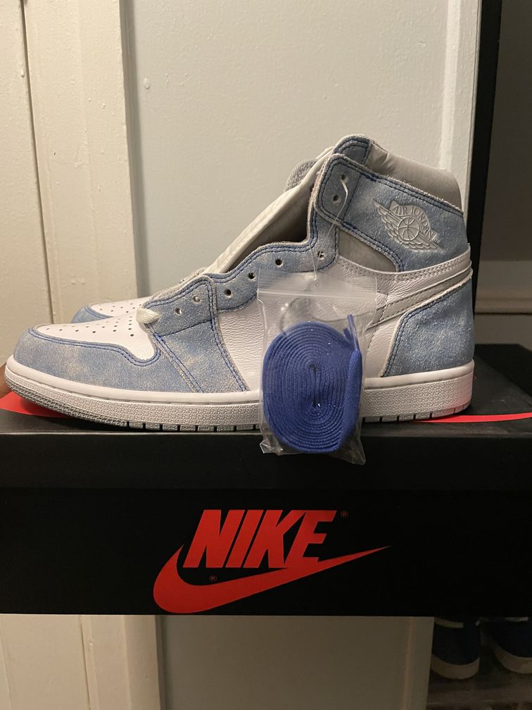 Air Jordan 1 Hyper Royal Size 10.5