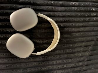 Apple AirPod maxes