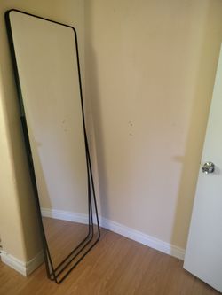 Standing floor mirror