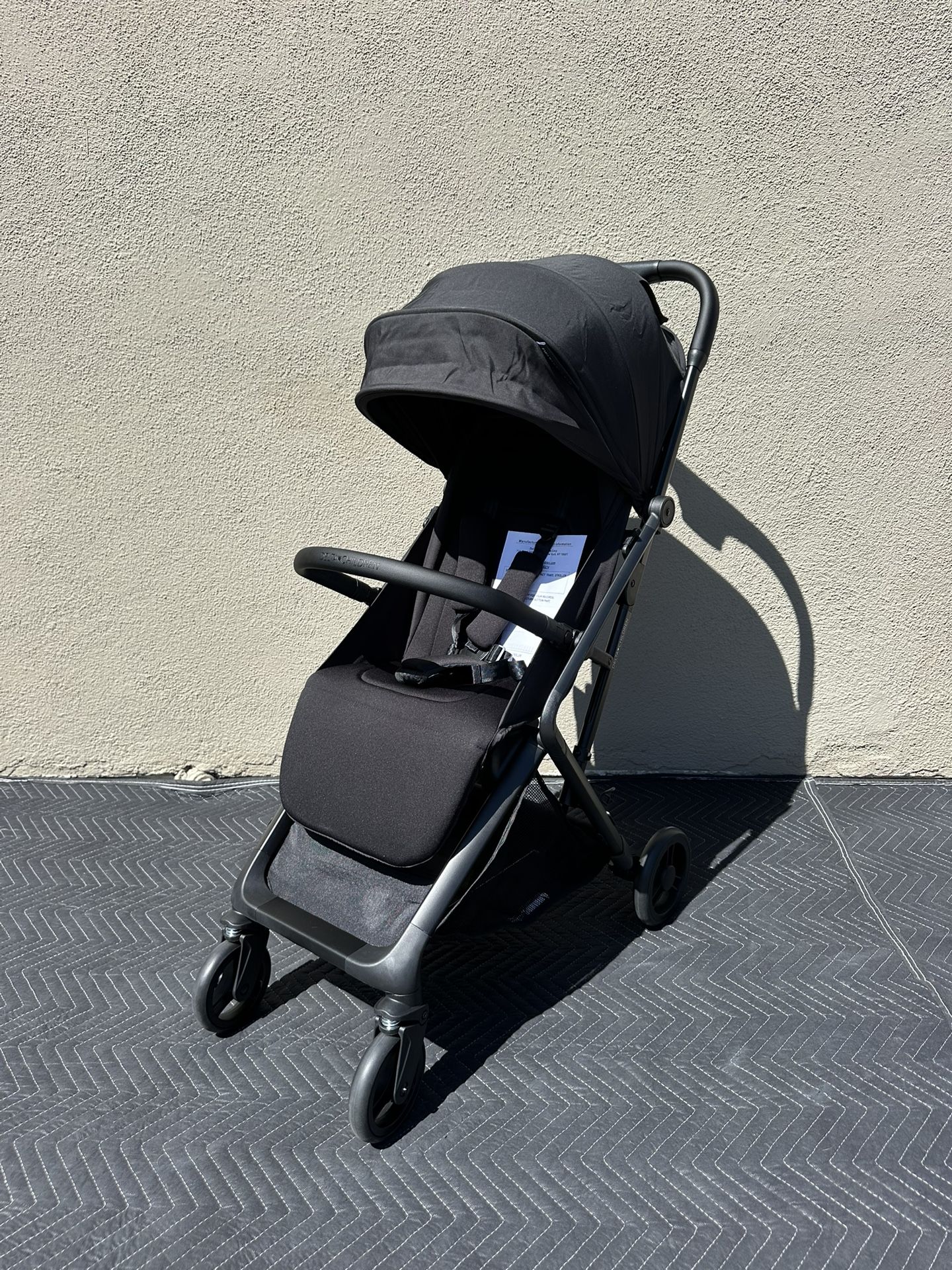 New Black Icon Compact Stroller/ Travel Stroller/ Airline Approved Stroller/ Lightweight Stroller