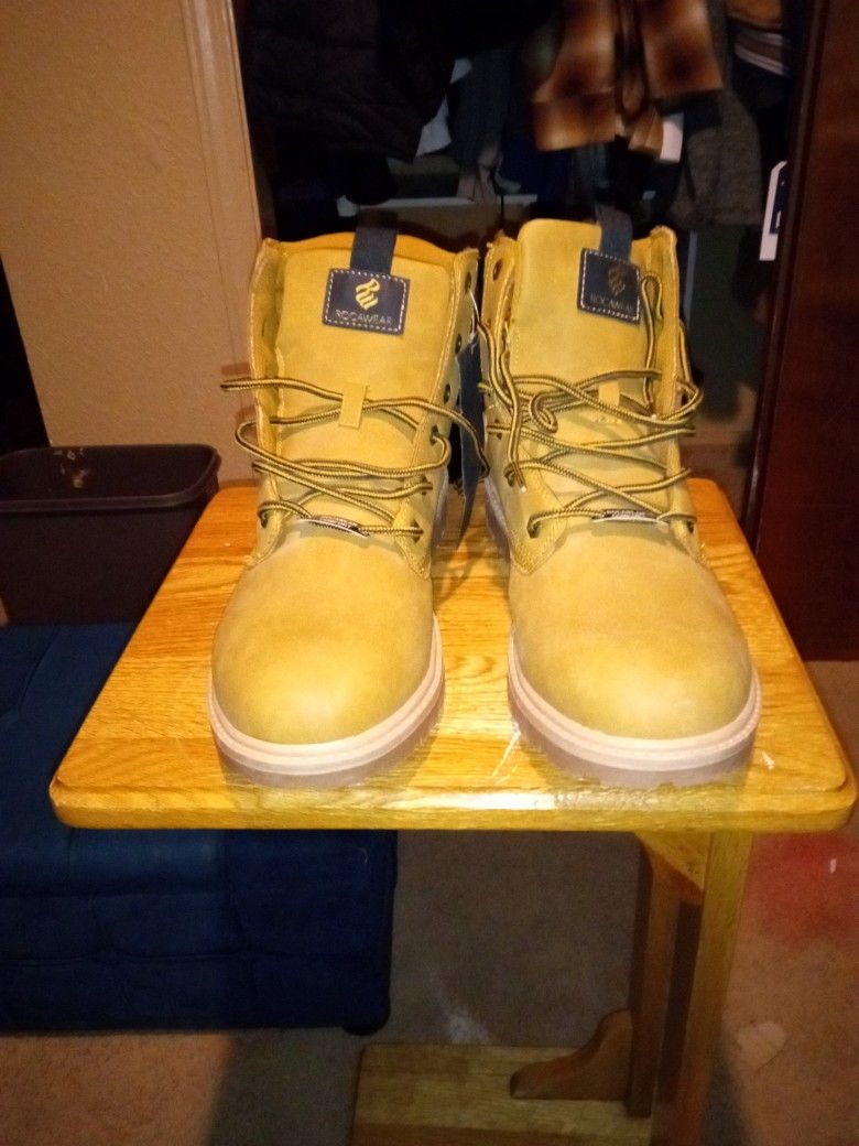 BRAND NEW ROCAWEAR BOOTS.