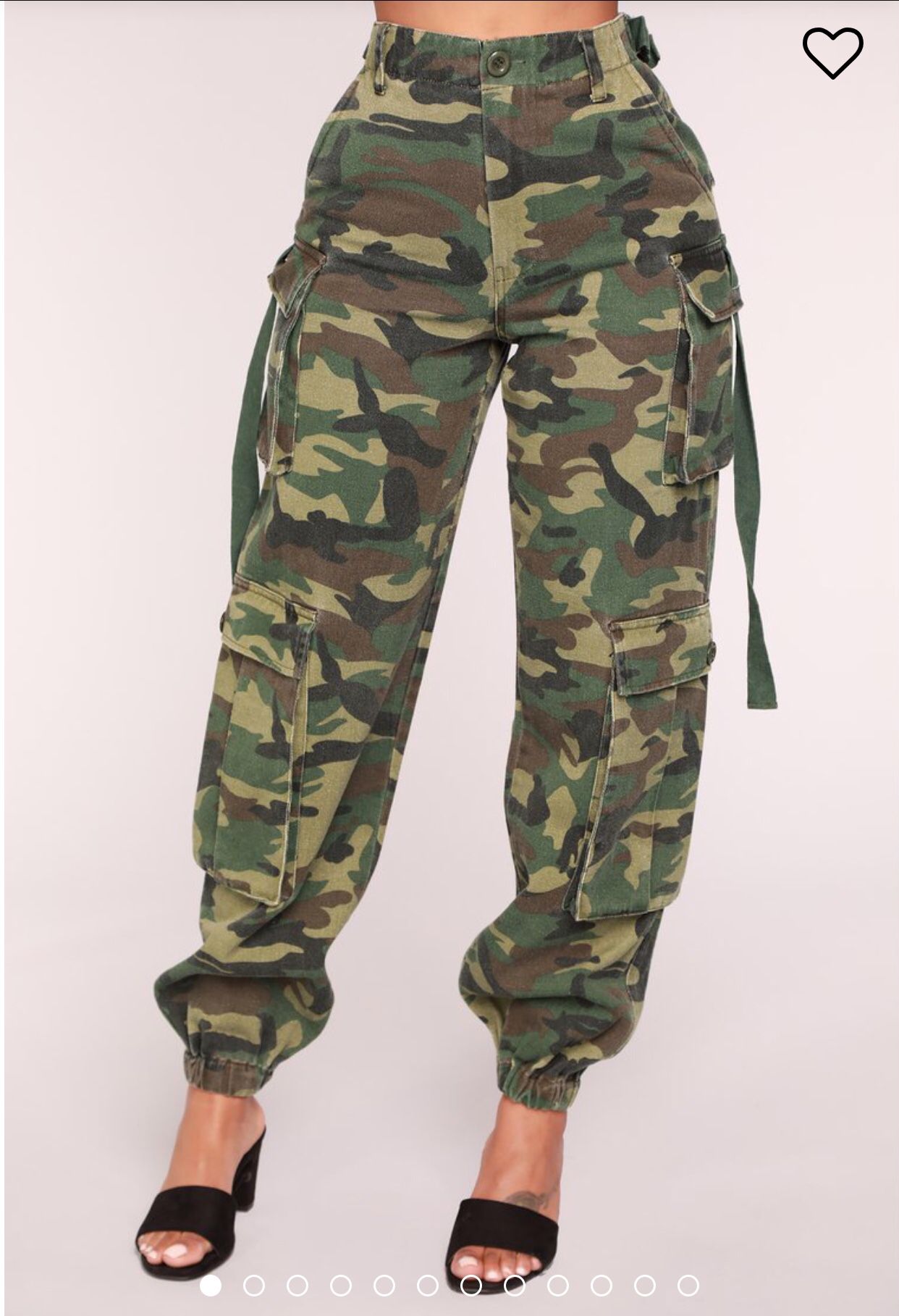 Ladies Fashion nova Cargo pants with tags brand new. Medium size