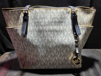 Michael Kors just set Tote