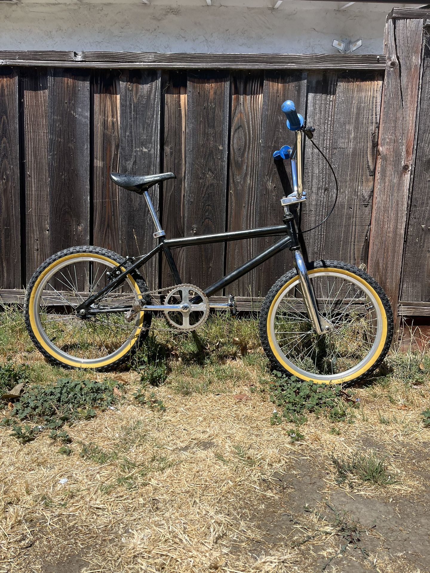 Ancienne selle bmx style école siège vélo plastique noir vintage
