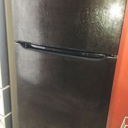 FRIGIDAIRE/2024 MODEL..(REFRIGERATOR)