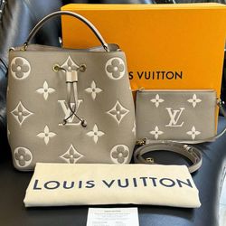 Louis Vuitton NéoNoé MM Dove/Cream Empreinte Leather Bag with Clutch /Box/ Strap