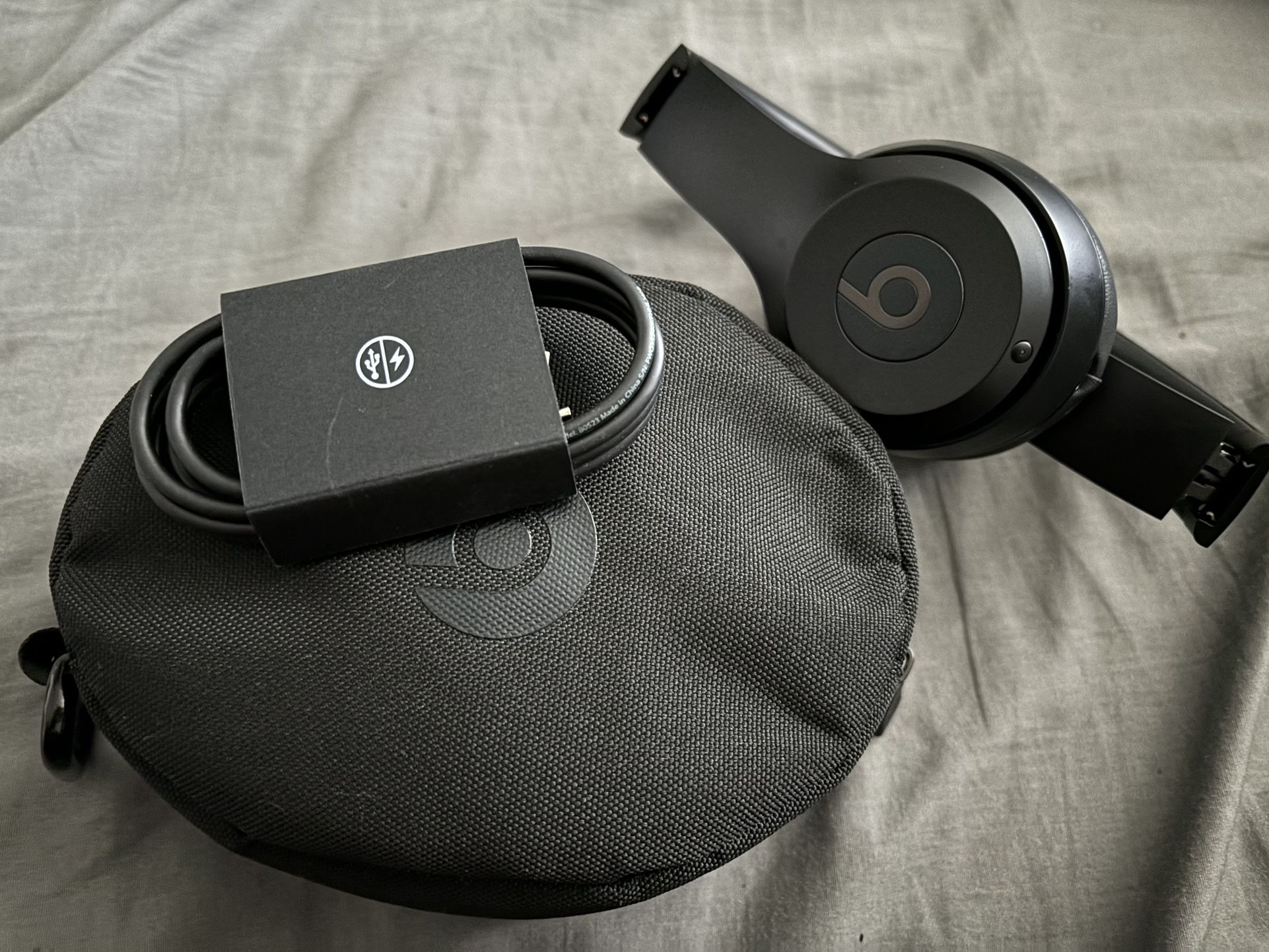 BEATS SOLO3 QUICK SALE 