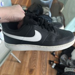 Women’s Size 8 Nike Sneakers 