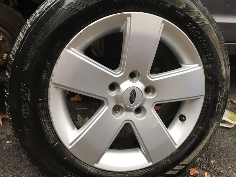 Wheels and tires 4 Ford Fusion side 205/60/16