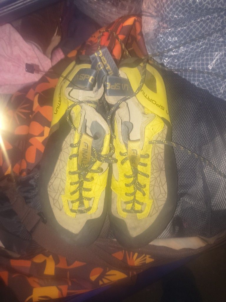 New LA SPORTIVA ROCK CLIMBING SHOES 44 And 43.5