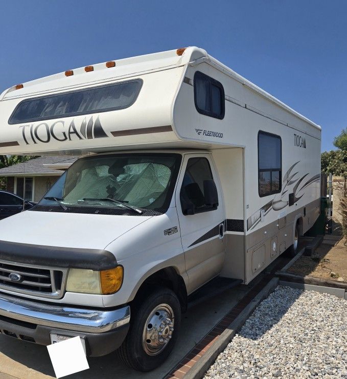 2006 Fleetwood Tioga 28 feet
26Q