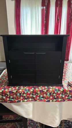 Narrow cabinet
