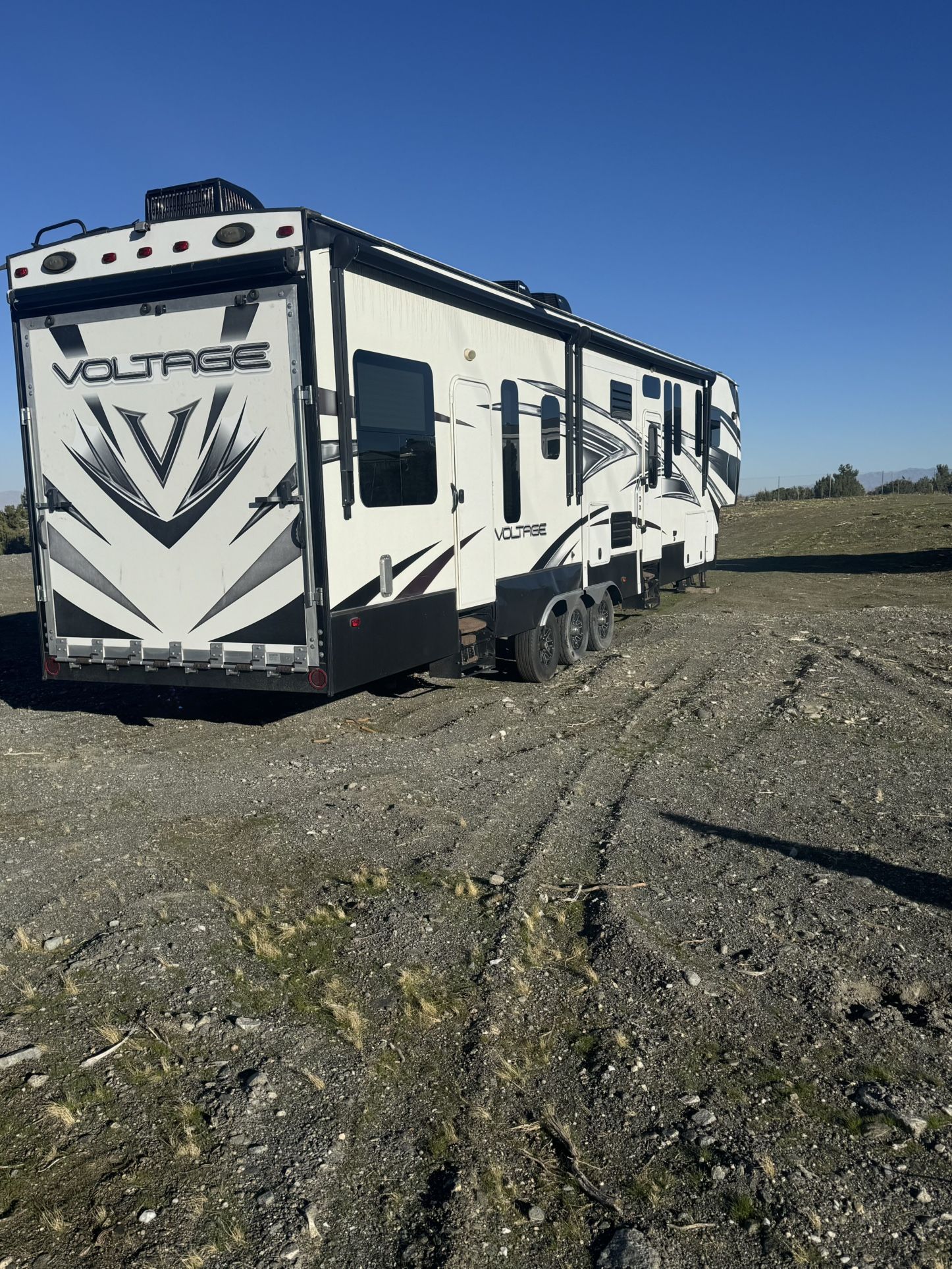 2017 Dutchman Voltage