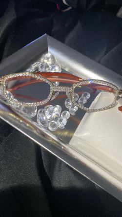 Millionaire Celebrity Glasses “Look Like Money” One (1) Unisex wooden frame with sparkling lab, diamond ice trim. Comes with a white protective case f