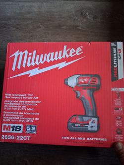 Milwaukee M18 Compact 1/4" Hex Impact Driver Kit