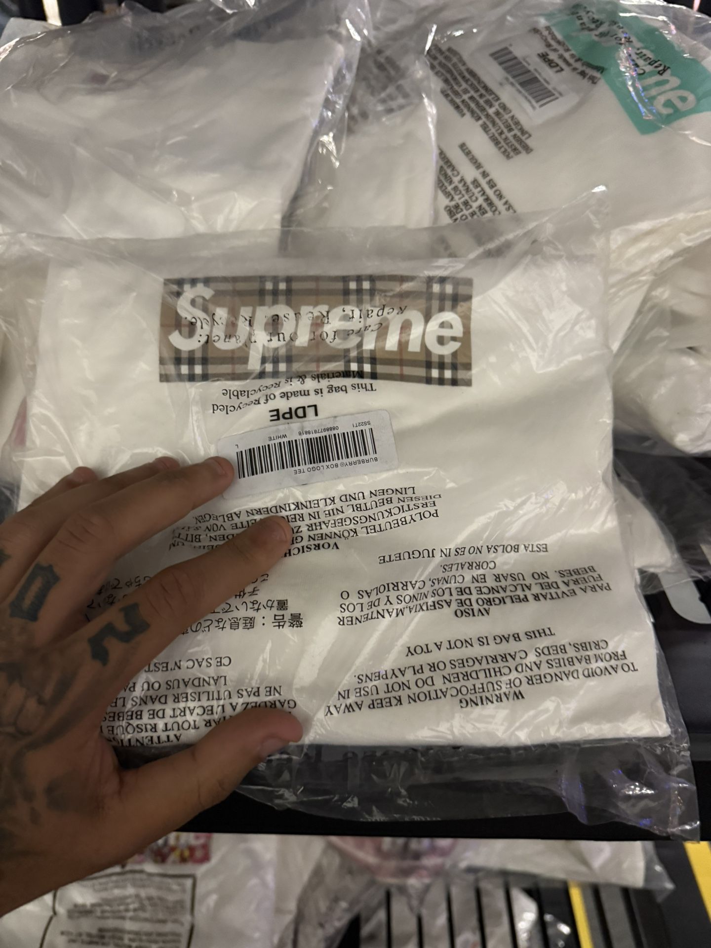 SUPREME BOX LOGO TEE ( BURBERRY )