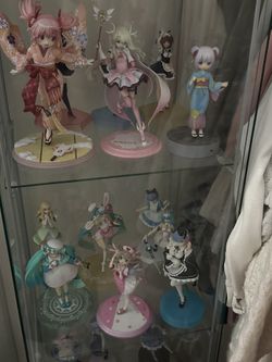 ANIME FIGURINES